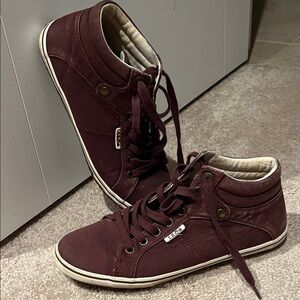 Taos Maroon High-Top Sneakers